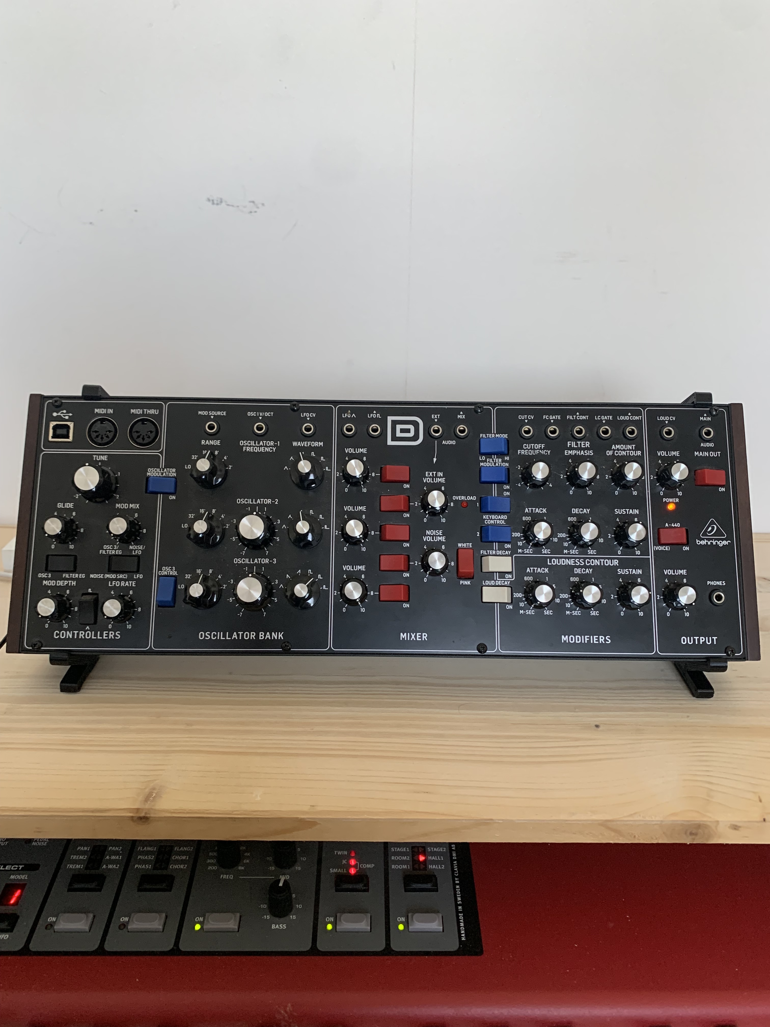 Vends Behringer Model D