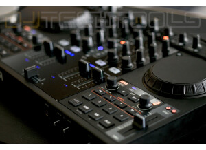 Native Instruments Traktor Kontrol S4 (9309)