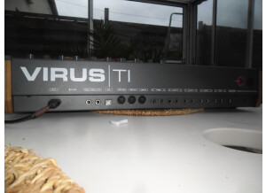 Access Music Virus TI 2 Polar Whiteout Dark Limited Edition (99601)