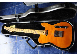 Fender Select Carved Maple Top Telecaster - Amber