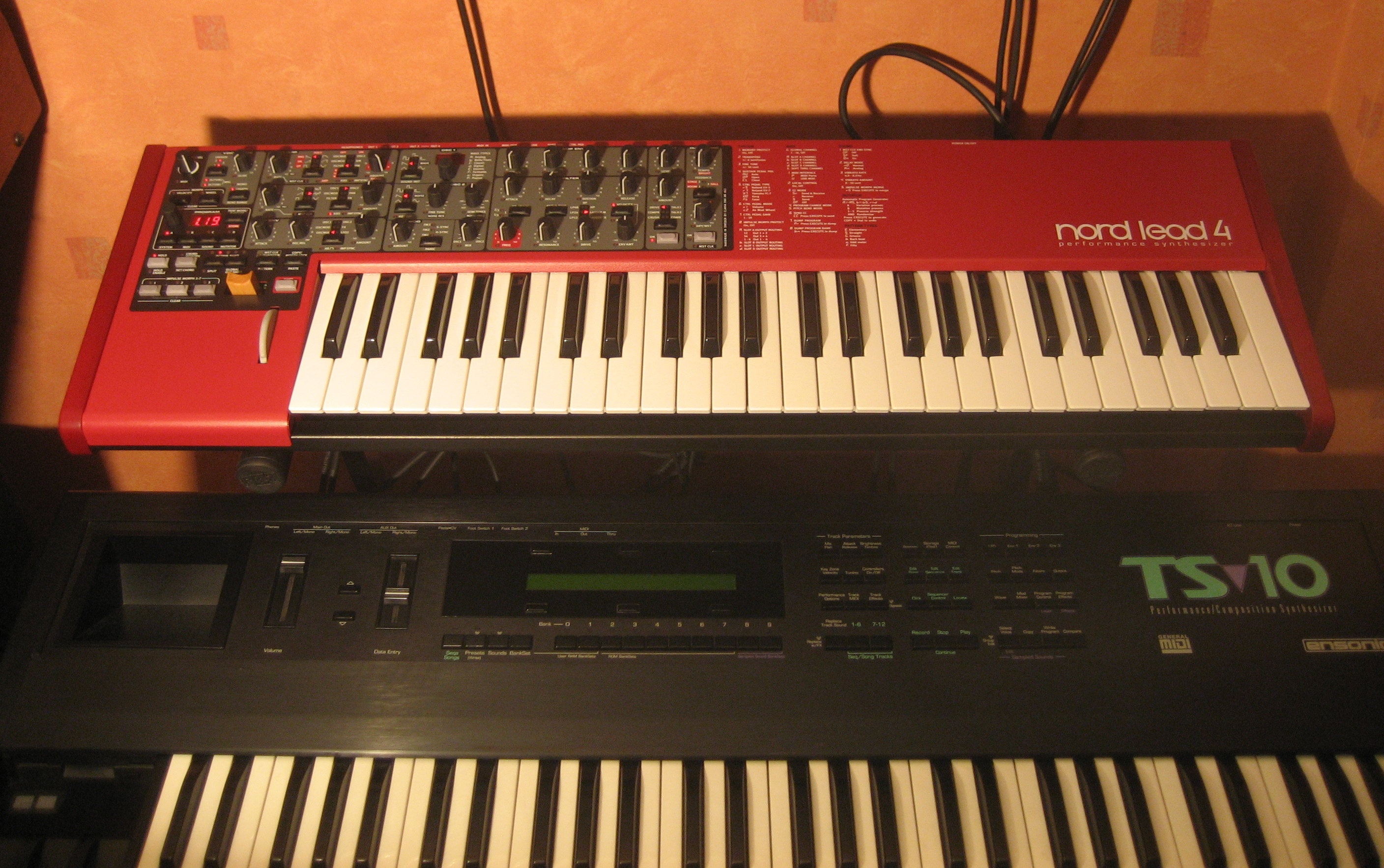 Clavia Nord Lead 4