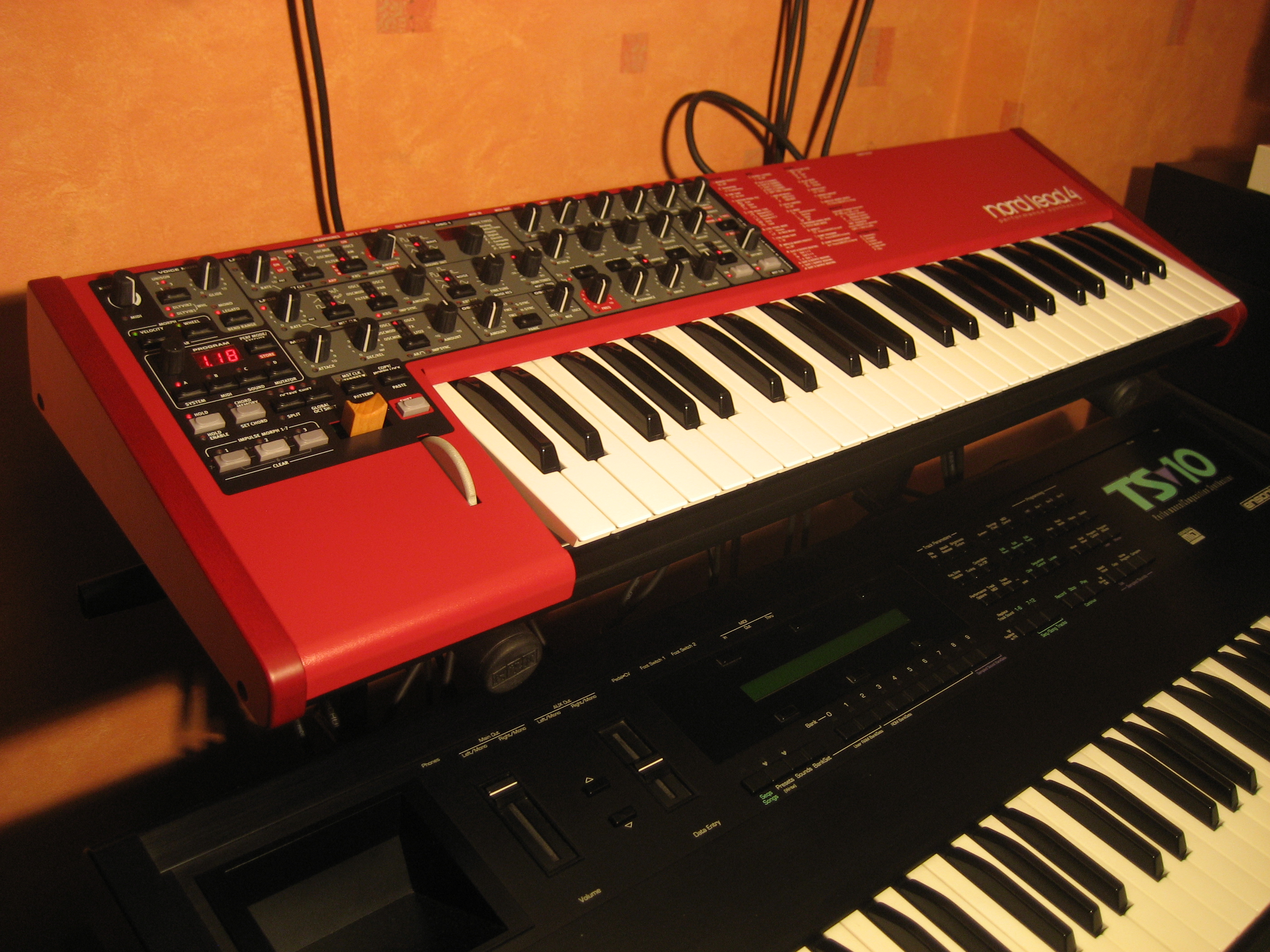 Clavia Nord Lead 4