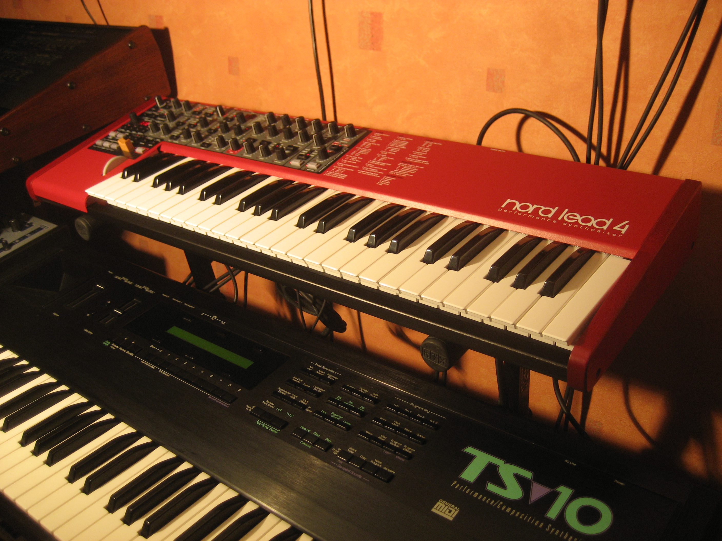 Clavia Nord Lead 4