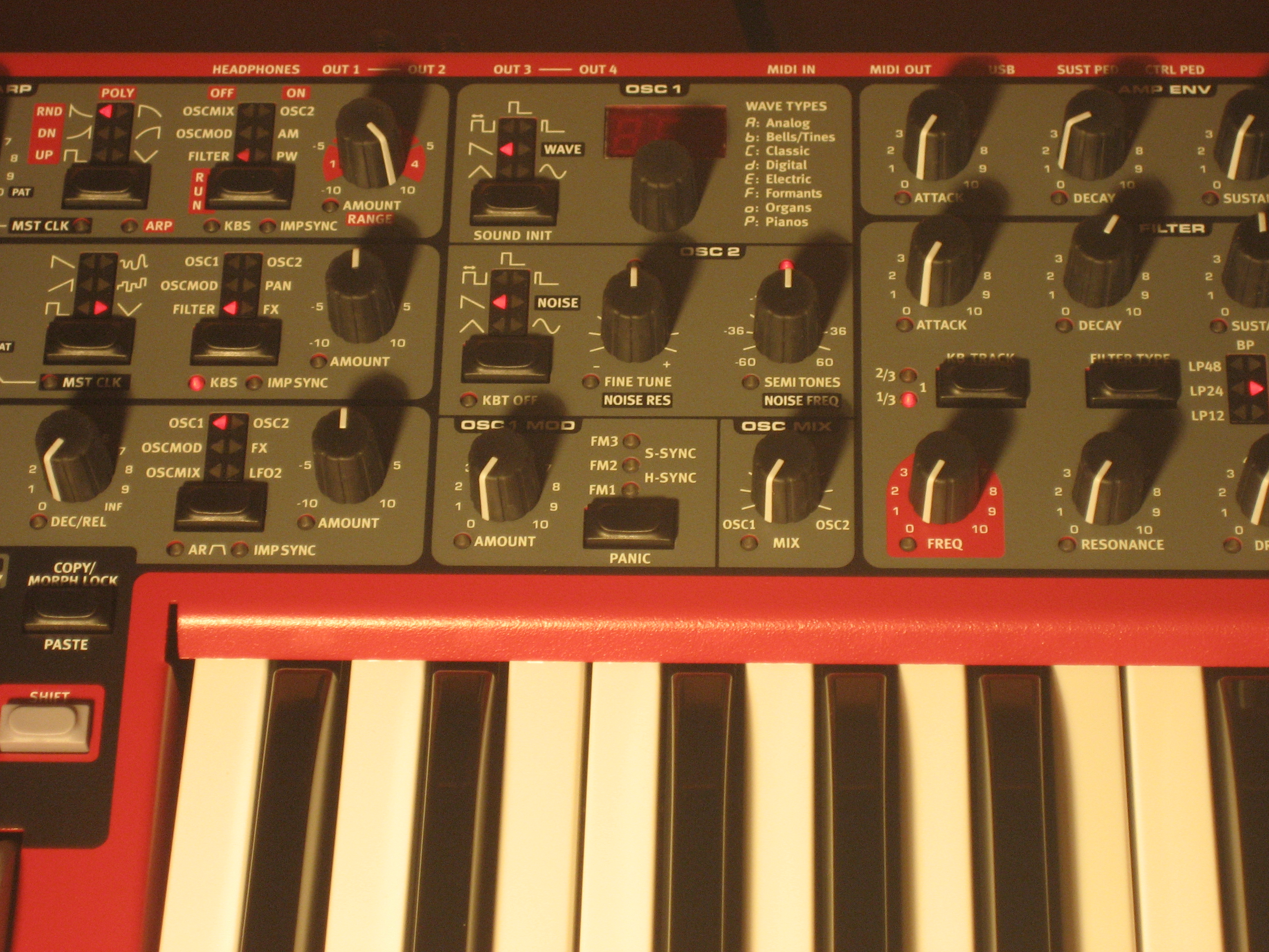 Clavia Nord Lead 4