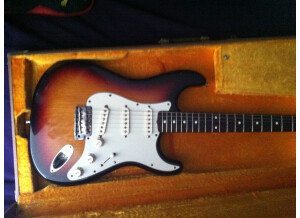 Fender Vintage Hot Rod '62 Strat - 3-Color Sunburst