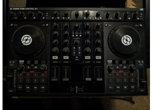 Native Instruments Traktor Kontrol S4 (14214)
