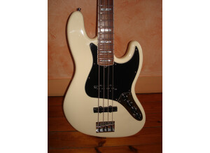 Fender Deluxe Active Jazz Bass - Vintage White Rosewood