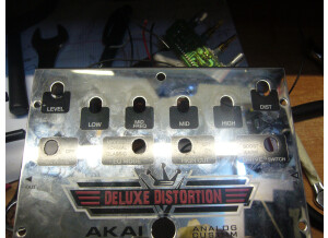 Akai Deluxe Distortion (37481)