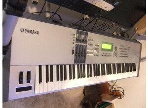 Yamaha MOTIF ES8 (10675)