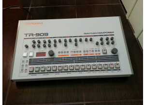 Roland TR-909 (44517)