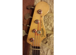 Fender Road Worn '60s Jazz Bass - 3-Color Sunburst Rosewood