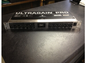 Behringer Ultragain Pro MIC2200 (36901)