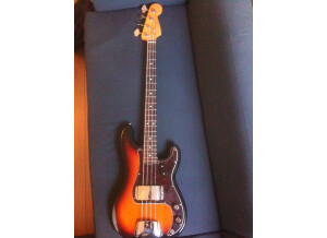 Fender American Vintage '62 Precision Bass- 3-Color Sunburst Rosewood
