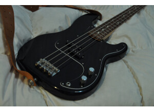 Fender Standard Precision Bass - Black Maple