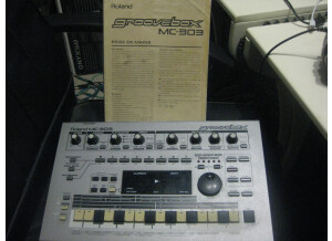 Roland MC-303 (34421)