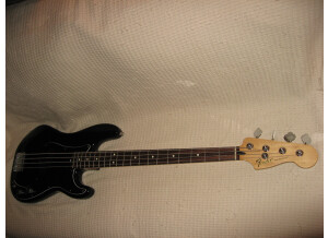 Fender Standard Precision Bass - Black Rosewood