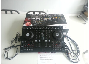 Native Instruments Traktor Kontrol S4 (1867)