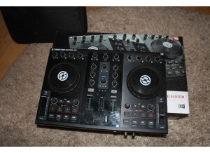 Native Instruments Traktor Kontrol S2 (47105)