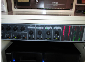 Behringer Combinator MDX8000 (5359)