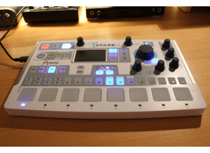 Arturia SparkLE Creative Drum Machine (9004)