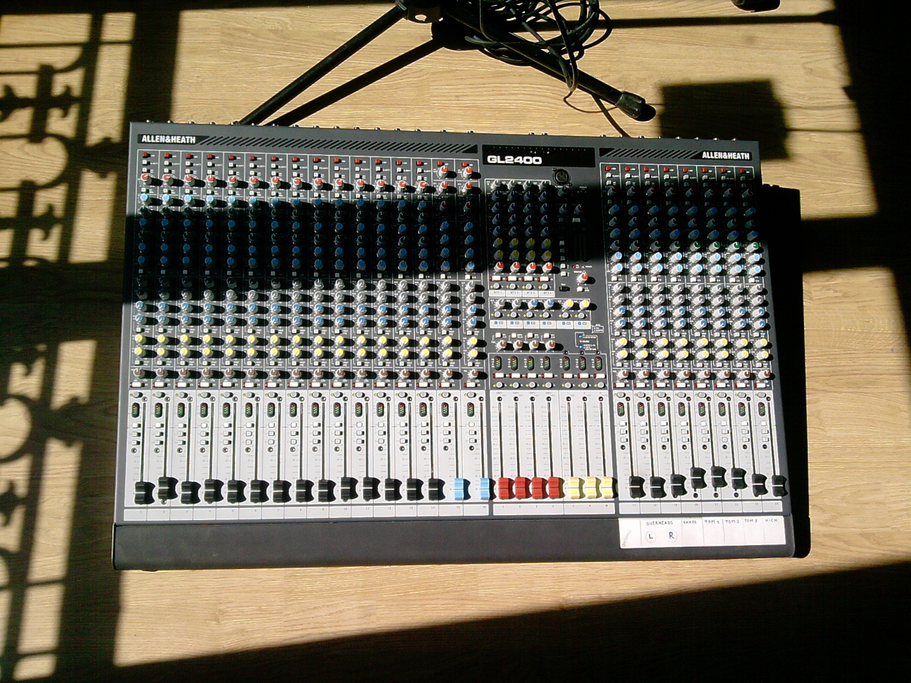 Allen & Heath GL2400-24