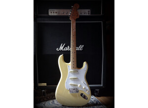 Fender ST72 - Yellow White