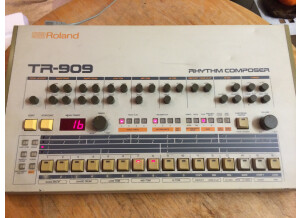 Roland TR-909 (6460)