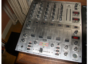 Behringer DJX700 (63200)
