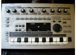 Roland MC-303 (21088)