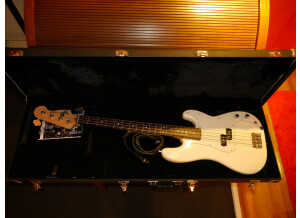 Fender STANDARD PRECISION BASS TOUCHE PALISSANDRE ARCTIC WHITE