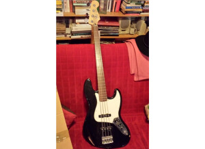 Fender Standard Jazz Bass - Black Maple