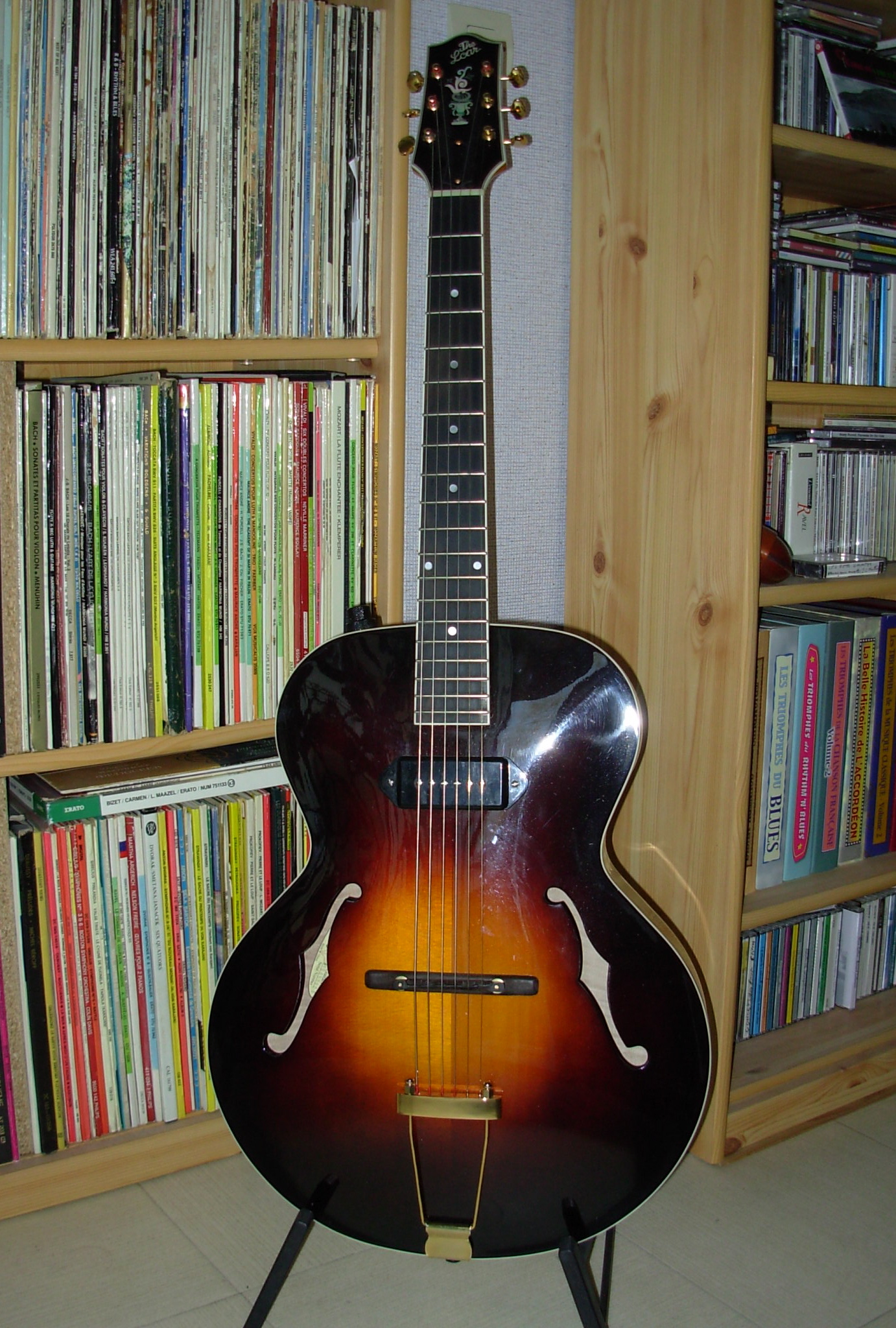 The Loar LH-700
