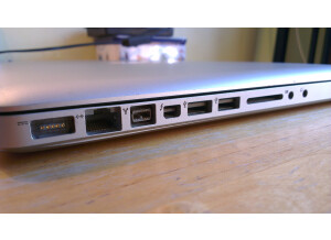 Apple MacBook Pro 15" Core i7 quadricœur à 2,0 GHz (46938)