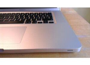 Apple MacBook Pro 15" Core i7 quadricœur à 2,0 GHz (24613)