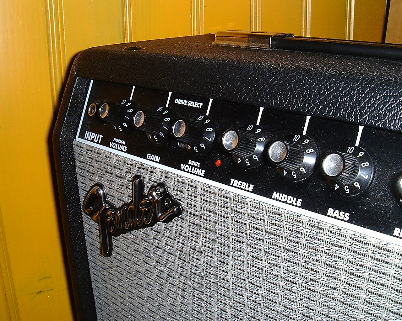 Fender FM 25R