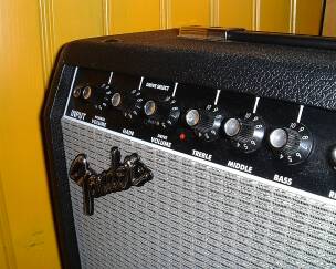 Fender FM 25R