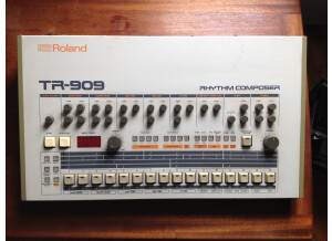 Roland TR-909 (15913)