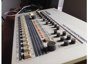 Roland TR-909 (39701)