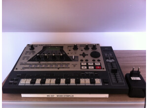 Roland MC-307 (29207)