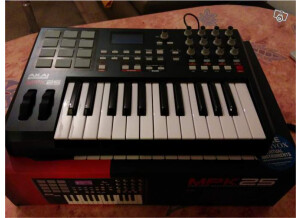 Akai MPK25 (6607)