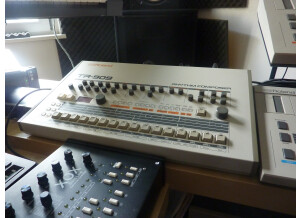 Roland TR-909 (37587)