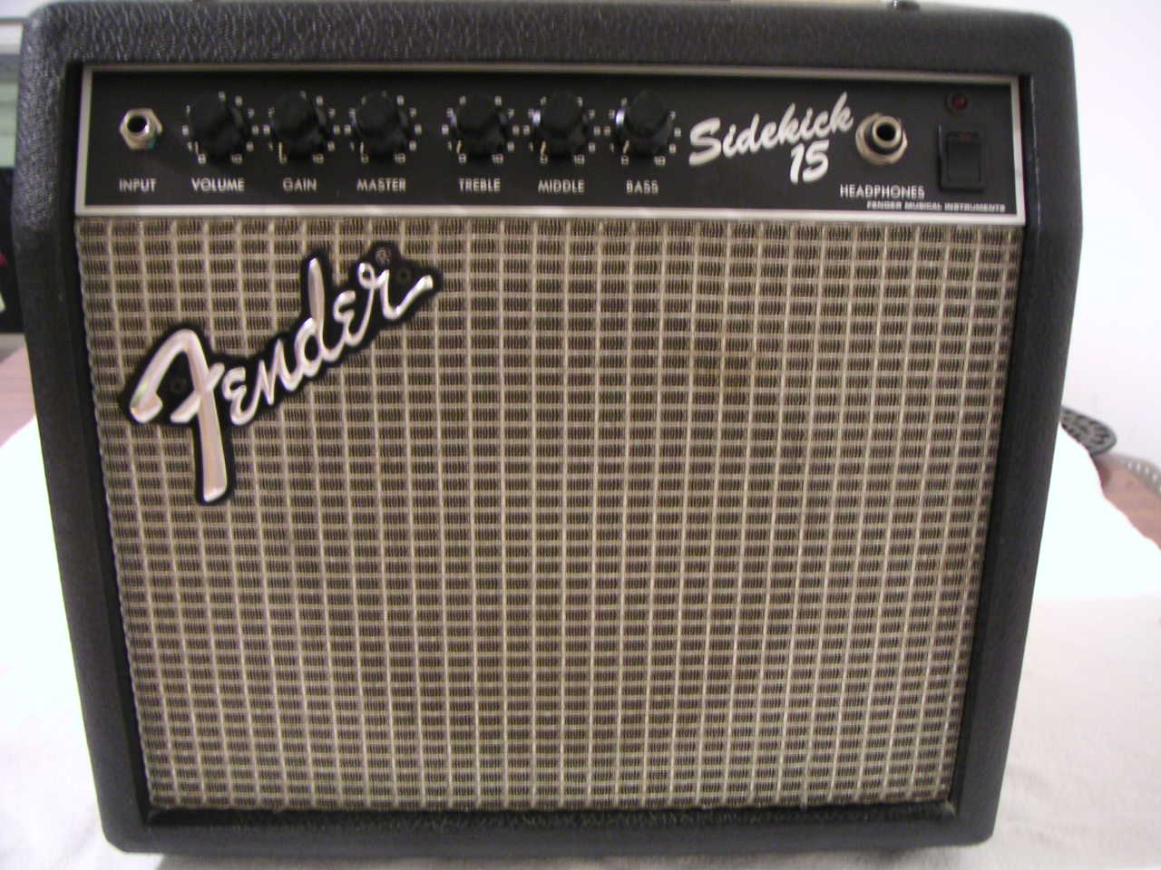 fender sidekick 15