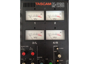 Tascam M-208 (35230)