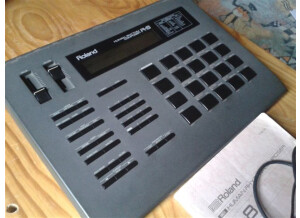 Roland R-8 (94009)