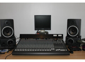 Mackie 8 Bus Series 24/8/2 (70063)