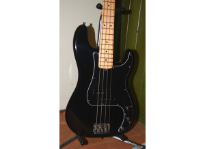 Fender Standard Precision Bass - Black Maple
