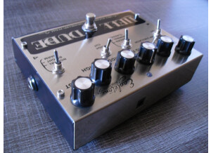 Akai Deluxe Distortion (32432)