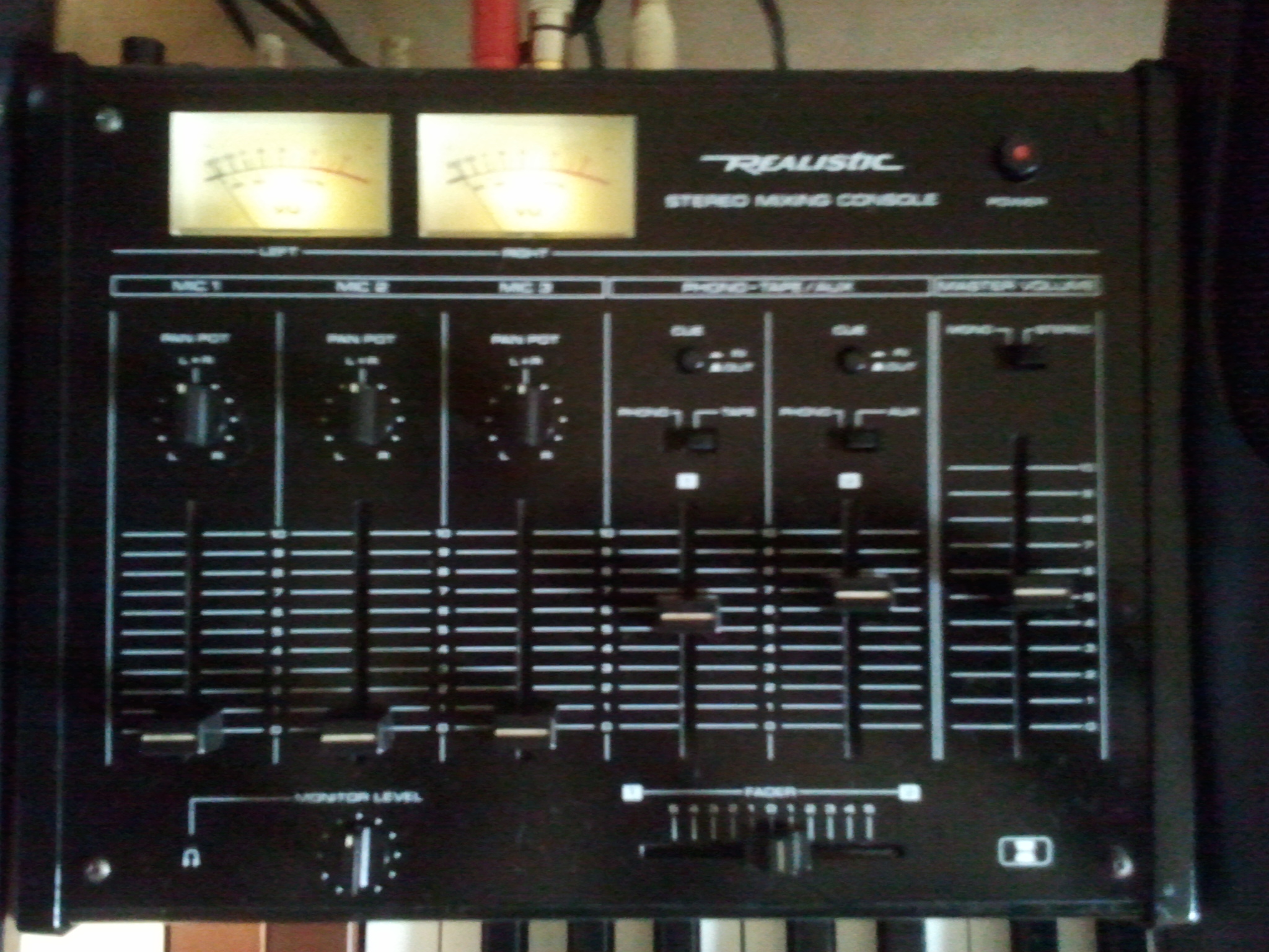 Realistic Stereo Mixing Console