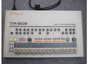 Roland TR-909 (27834)