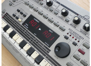 Roland MC-303 (29852)
